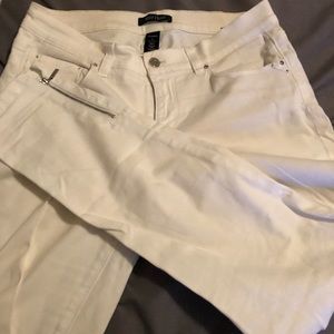 White House Black Market white jeans w/side zipper